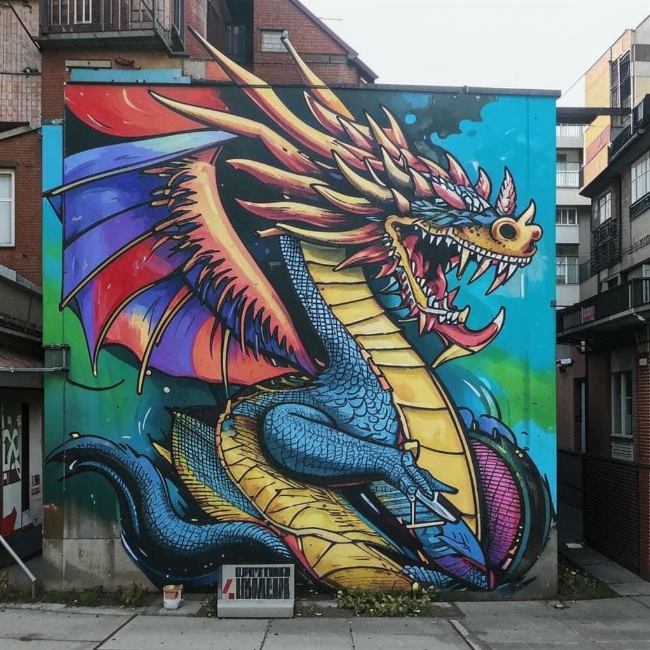 Яркий дракон