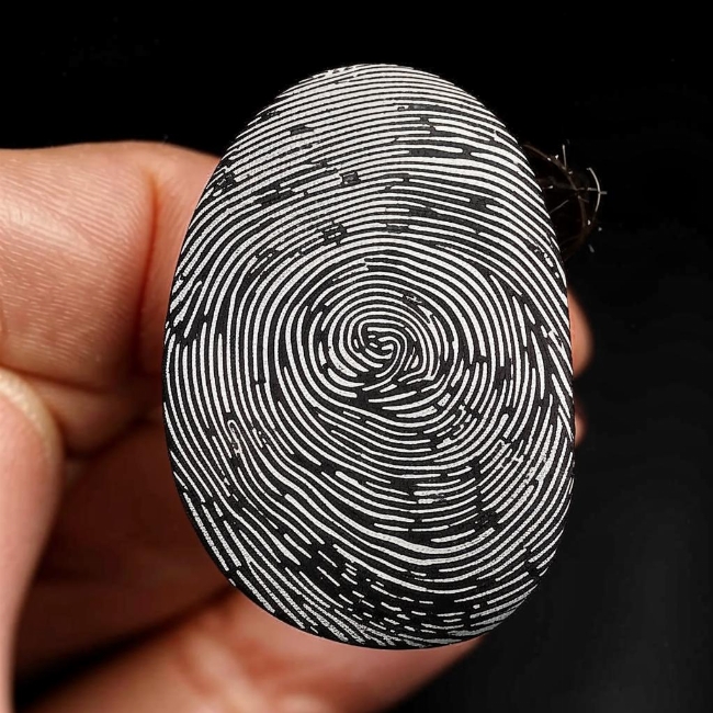 Увеличенный отпечаток пальца